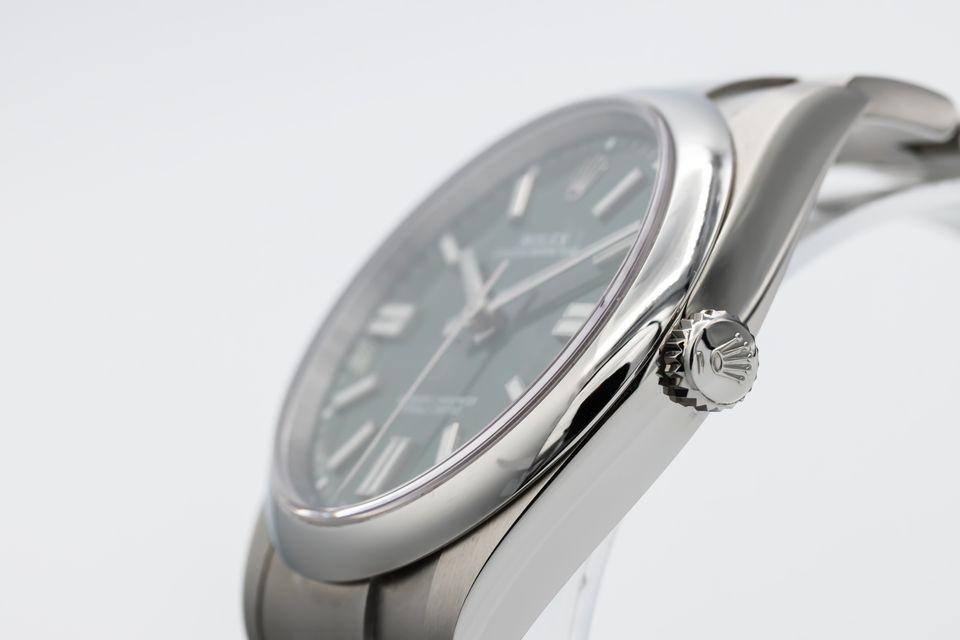 Rolex Oyster Perpetual 124300 Image 2